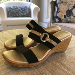 Women’s Black & Gold Metallic Wedges Size 7.5